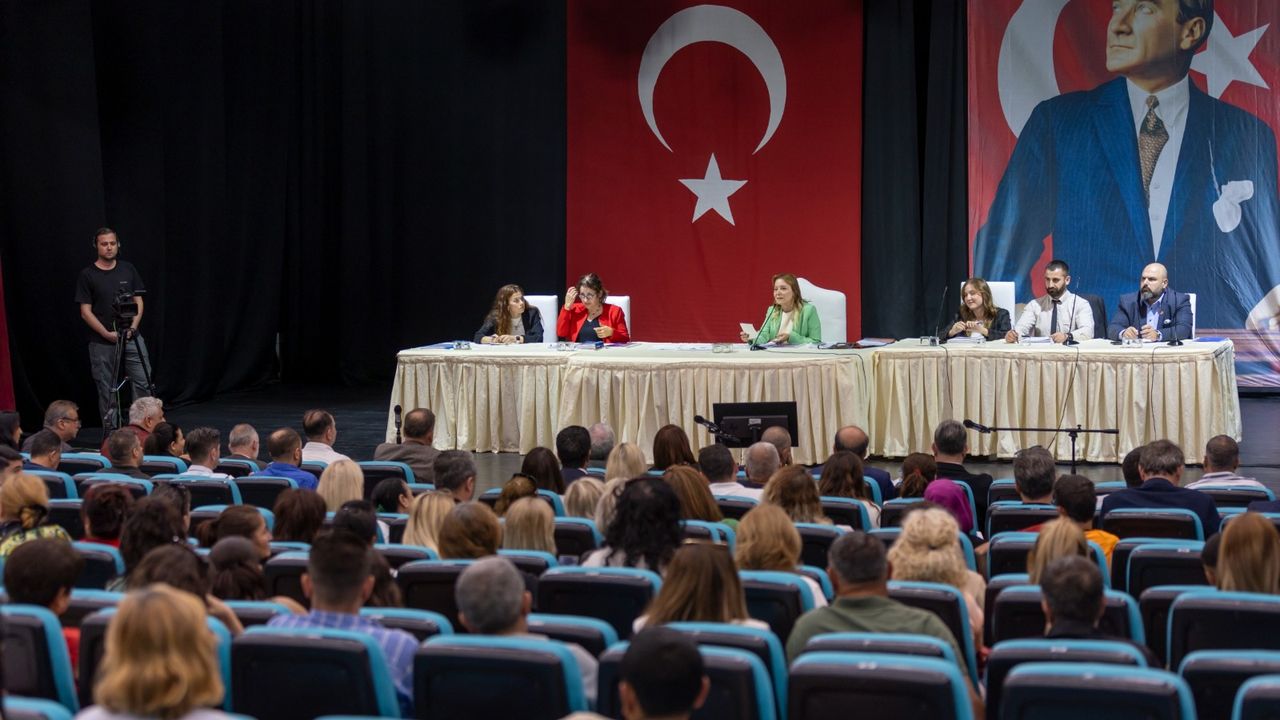 Başkan Mutlu’dan mecliste ruhsat çıkışı: 15 yıldır almamış iş yeri var!