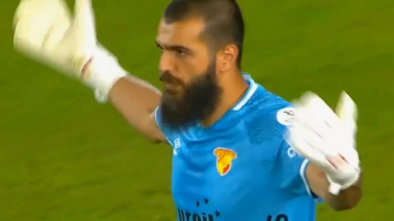 Göztepe kalecisinden tribünlere hareket!