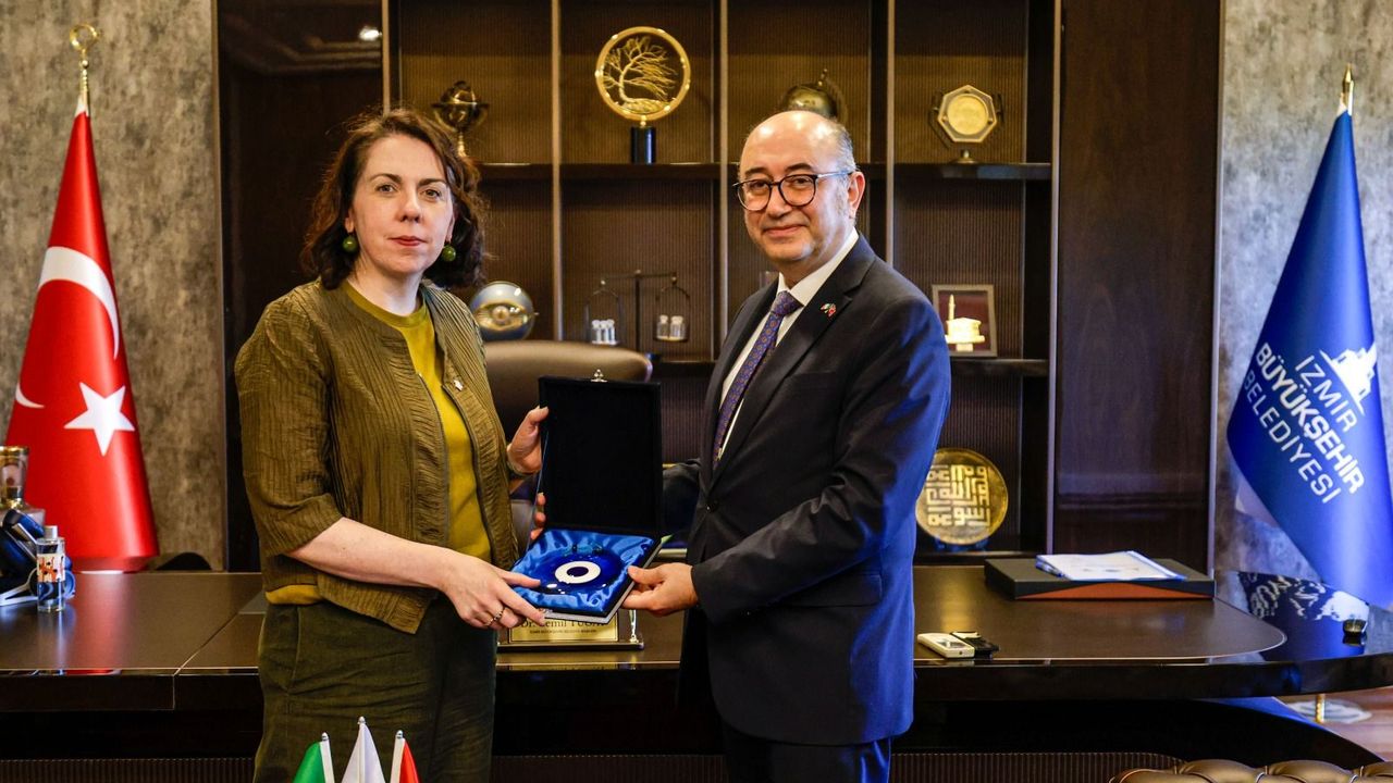 İrlanda Büyükelçisi Clare Brosnan İzmir Büyükşehir Belediyesi'ni ziyaret etti