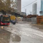 Sağanak İzmir'de hayatı felç etti!