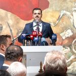 AK Partili İnan sergide konuştu: Erdoğan ve Nazım şiir okuduğu için hapse atıldı