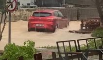 Çeşme'yi sağanak vurdu!