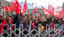 İzmir'de yer gök kırmızı beyaz!