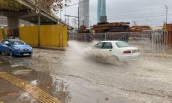 İzmir'i sağanak vurdu!