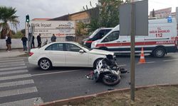 Nazilli'de motosiklet arabaya çarptı... 1 kişi yaralandı