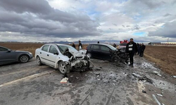 Afyonkarahisar'da iki otomobil çarpıştı: 2 ölü, 3 yaralı