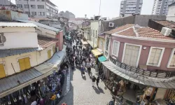 Kemeraltı’nda yılbaşı panoraması: Yüzü gülen de var, kan ağlayan da…