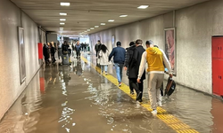 Metro istasyonunu kanalizasyon suyu bastı!