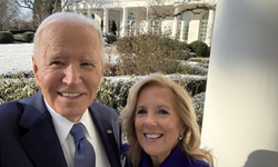 Biden çiftinden Beyaz Saray'a veda selfie'si