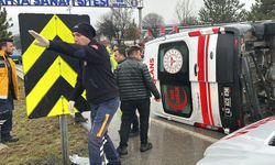 Otomobille ambulans çarpıştı... 1 kişi yaralandı