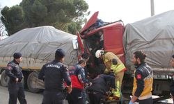 TIR, başka bir TIR'a çarptı: Şoför yaralandı