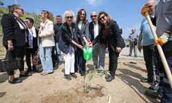 Karşıyaka fidanlar toprakla buluştu