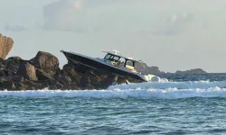 Feribot ile tekne çarpıştı: 1 ölü, 12 yaralı