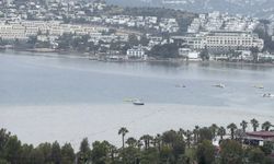 Bodrum'u sağanak vurdu... Denizin rengi değişti!