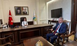 İzmir Valisi Elban, makamını 4'üncü sınıf öğrencisine devretti