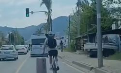 Muğla'da şaşırtan olay... Bisikletli bavul taşıdı!