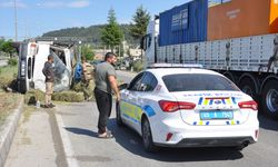 Takla atan kamyonetin sürücüsü yaralandı