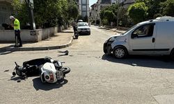 Hafif ticari araç ile motosiklet çarpıştı: 2 yaralı!