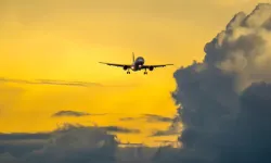 Uçakta yolcular arasında kavga... Pilot, polis çağırdı!