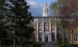 Harvard'a yabancı öğrenci yasağına yargı engeli