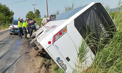 Turistleri taşıyan midibüs devrildi: 1 yaralı!