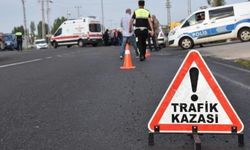 Otomobil traktöre çarptı: 1 kişi öldü, 4 kişi yaralandı