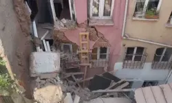 İstanbul'da üç katlı binanın balkonu çöktü!