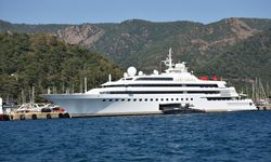 Yat değil saray... Marmaris'e demir attı!