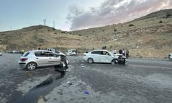 Malatya'da kaza: İki otomobil çarpıştı, 11 kişi yaralandı