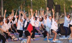 Bayraklı'da Dünya Yoga Günü’nde renkli etkinlik