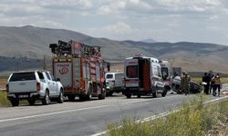 Kızlarının mezuniyet törenine giderken kaza yaptılar: 1 ölü, 4 yaralı