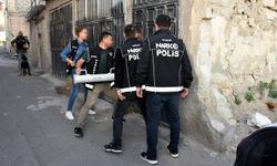 64 adrese eş zamanlı baskın: 61 zehir taciri yakalandı