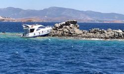 Bodrum'da bir motoryat kayalıklara çarptı