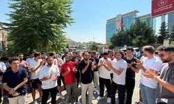 3'üncü lig futbolcuları bakanlık önünde eylemde!