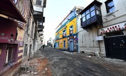 Bornova Sokak'ta 14 eve mühür!