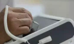 Doktorların e-imzasını kullandı, 8 kişiye yeşil reçeteli ilaç yazdı