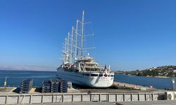 "Club Med 2" Çeşme Limanı'na demirledi