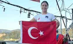 Bengisu Avcı, "Okyanus Yedilisi"ni tamamlamak için suya girdi