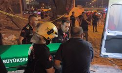Ağır hasarlı bina yıkılırken çöktü... Enkaz altında kalan operatör öldü