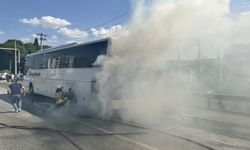Manisa'da, yolcu otobüsü alev alev yandı!
