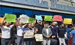 Pazarcılar belediye önünde eylemde: Başkan Kınay’a ‘diktatör’ benzetmesi!