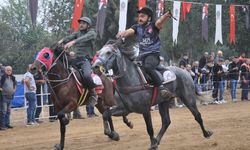 Yağışlara aldırış etmediler... Ödemiş'te atlar koşturdu