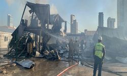 İzmir'in göbeğinde yangın paniği... Şantiye küle döndü!