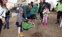 Çiğli’de 400 fidan toprakla buluştu!