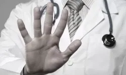 Hekime şiddete hapis cezası!