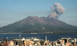 Sakurajima yanardağı patladı: Kül bulutu 4 bin 400 metreye ulaştı