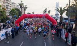 Karşıyaka'da Ata’dan Ana’ya saygı koşusu!