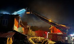 Yıldırım düşen evin çatısında yangın çıktı!