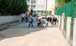 Karşıyaka’da okul çevrelerinde yol bakım çalışması