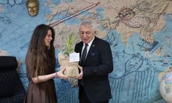 Çeşme'den öğretmenlere anlamlı 24 Kasım hediyesi